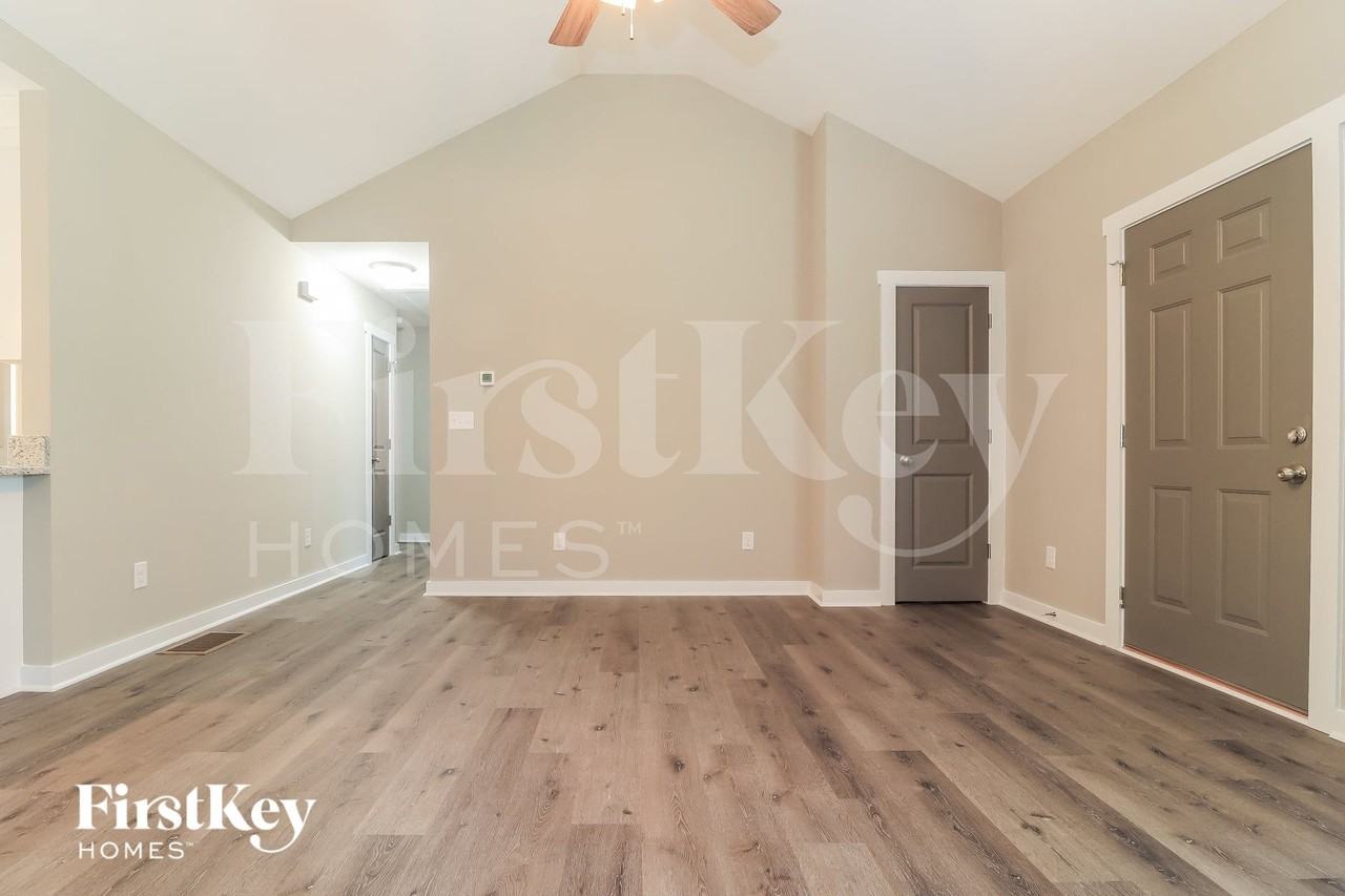 321 Spring Ridge Dr - Photo 5 of 15