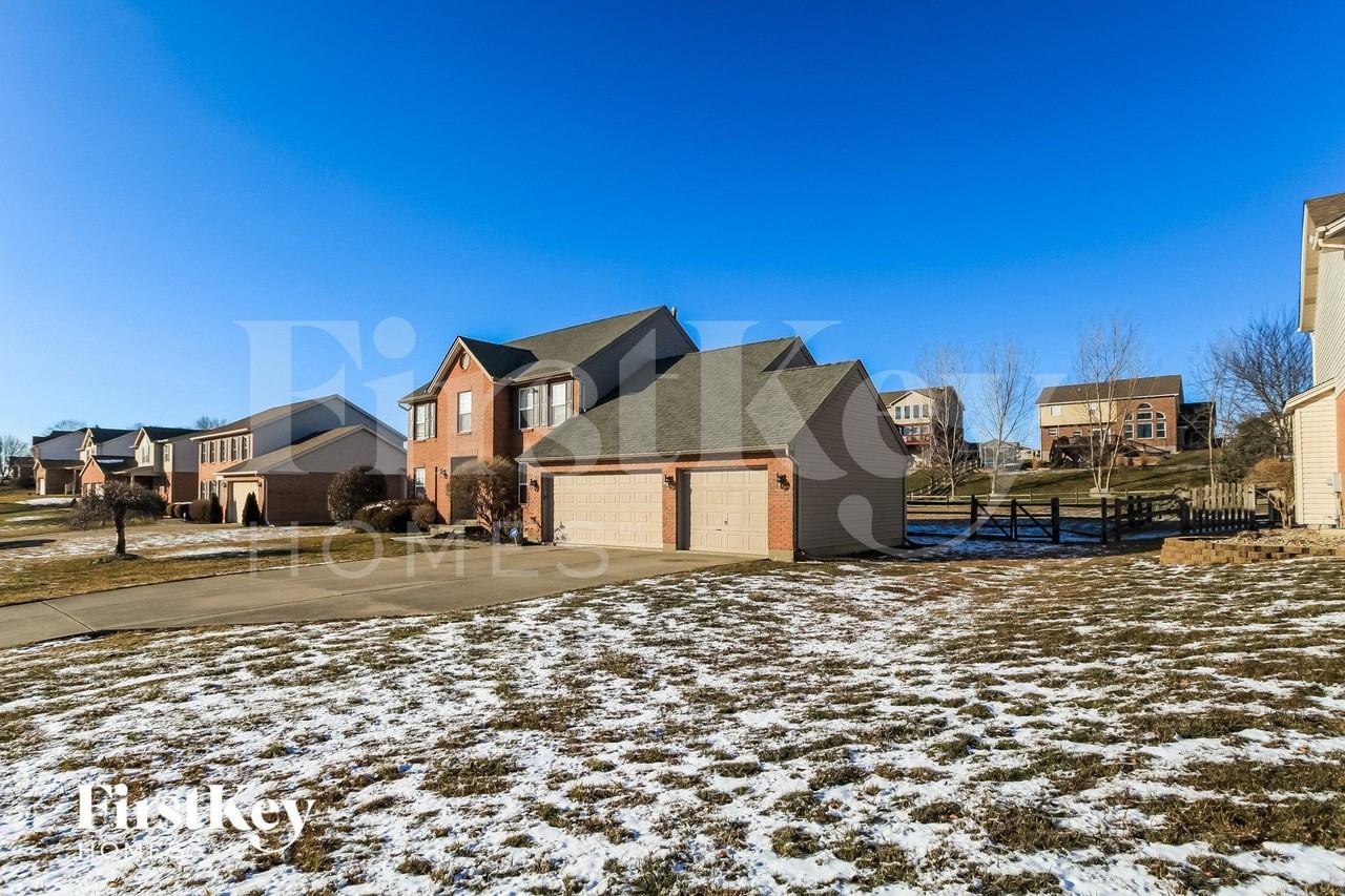 5158 Grandin Ridge Dr - Photo 2 of 15