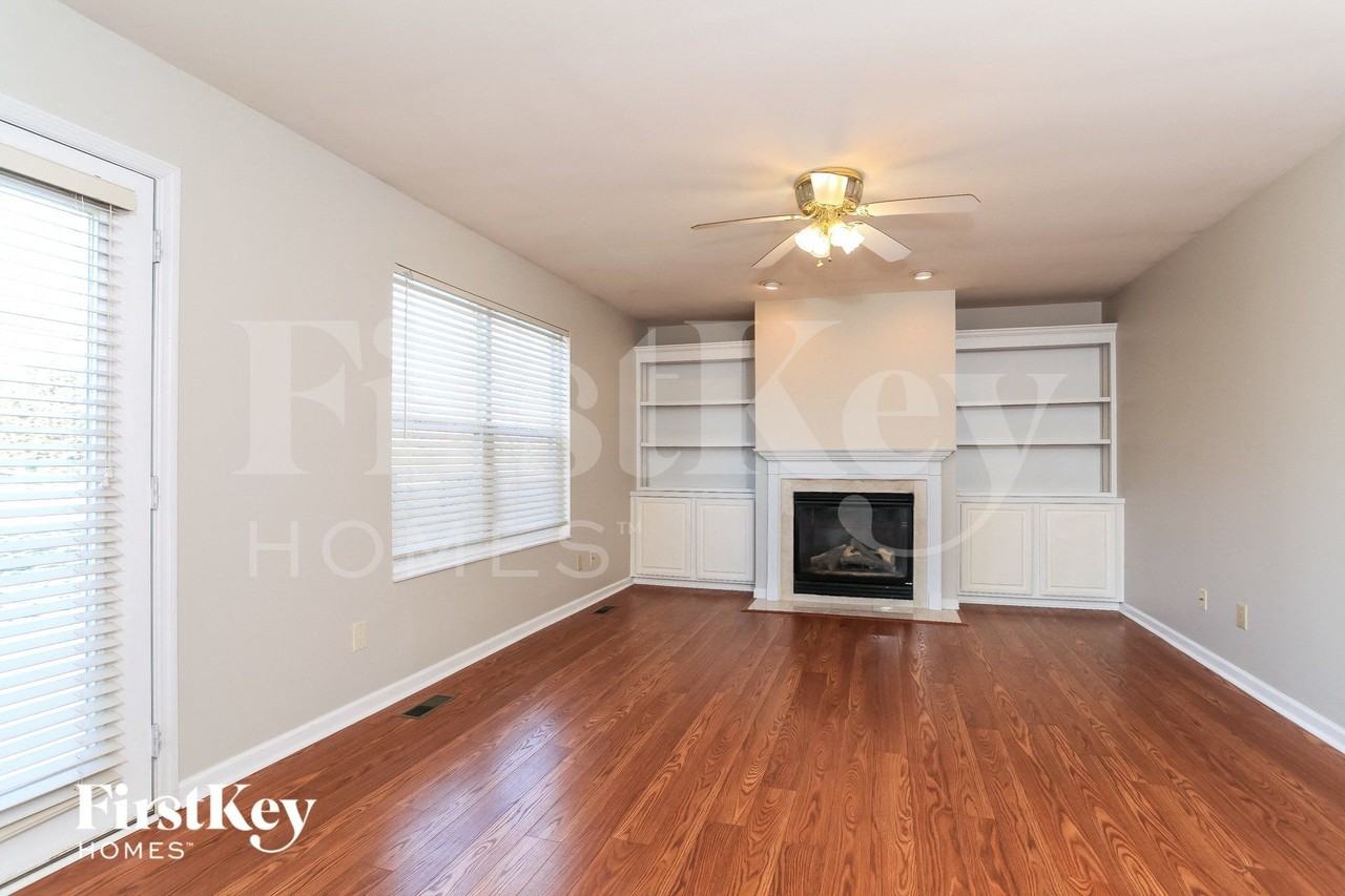 5158 Grandin Ridge Dr - Photo 3 of 15