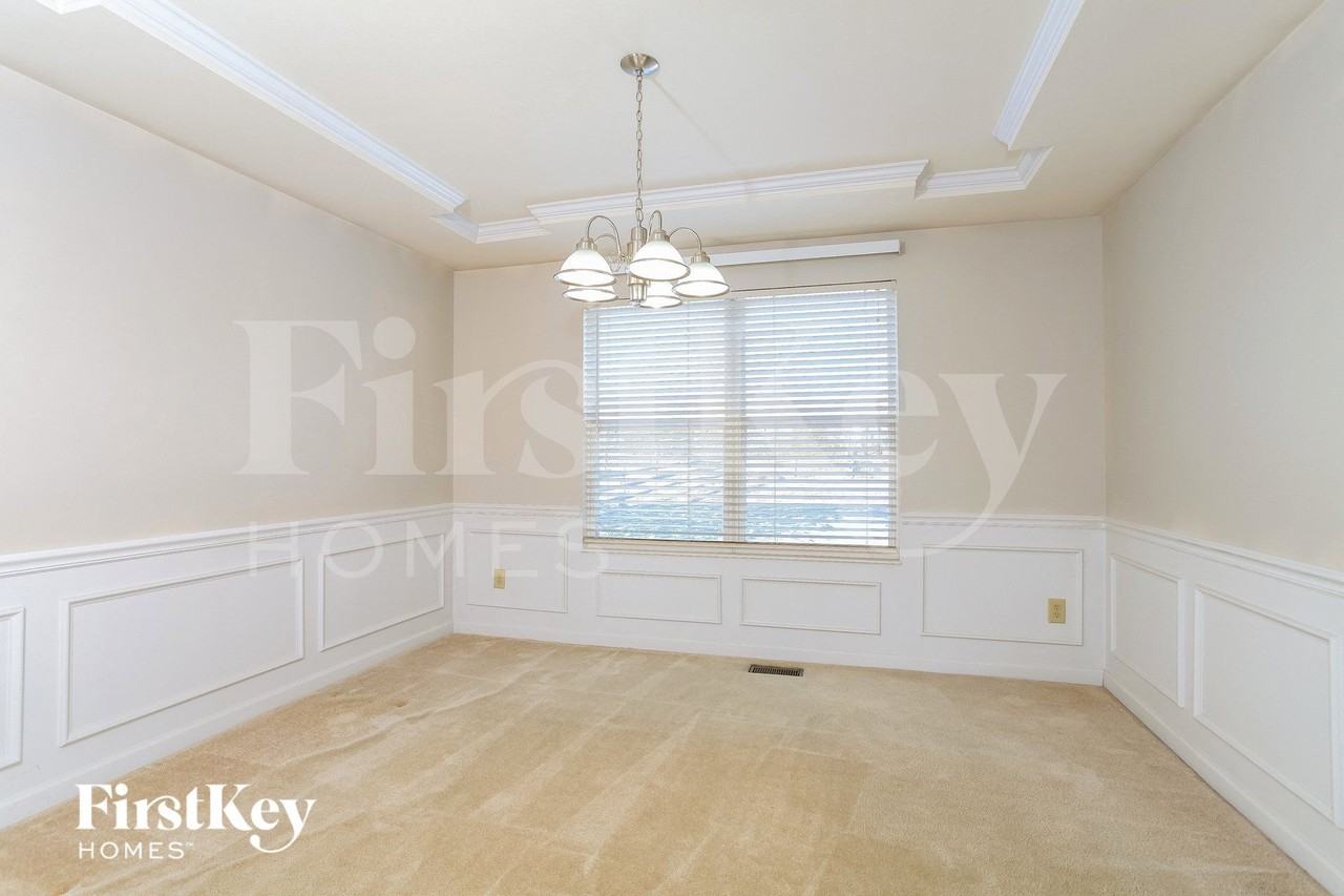 5158 Grandin Ridge Dr - Photo 4 of 15