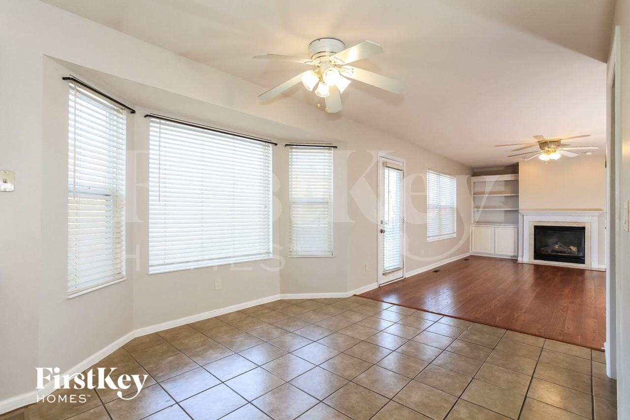 5158 Grandin Ridge Dr - Photo 5 of 15