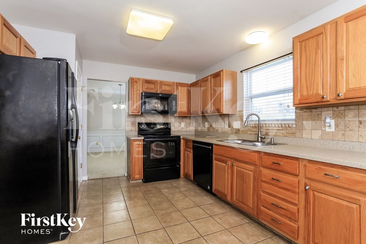 5158 Grandin Ridge Dr - Photo 6 of 15