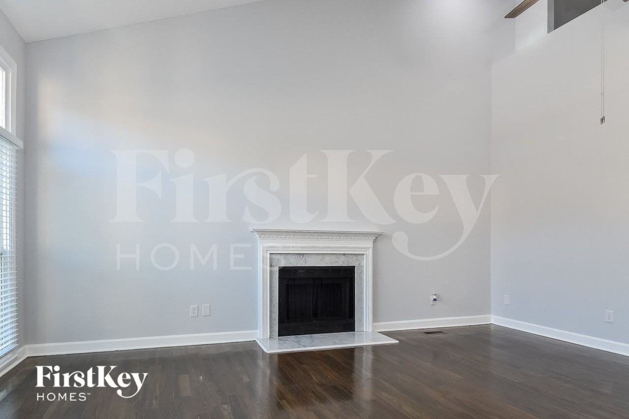 5620 Poplar Hill Ct - Photo 3 of 15