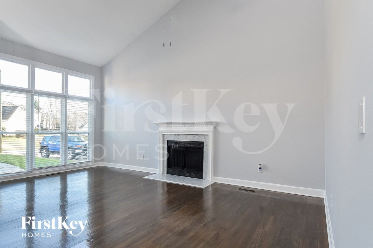 5620 Poplar Hill Ct - Photo 4 of 15