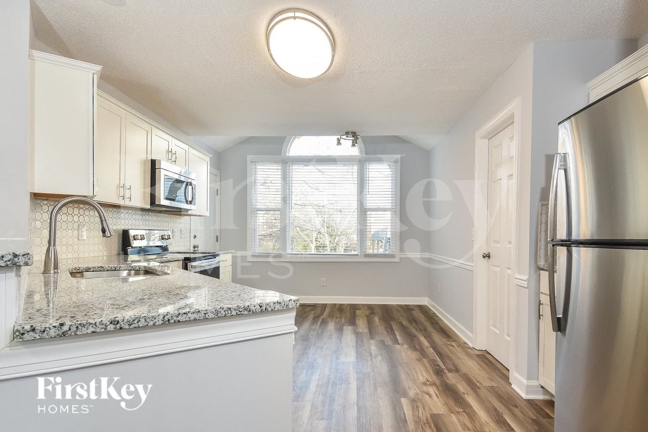 5620 Poplar Hill Ct - Photo 5 of 15