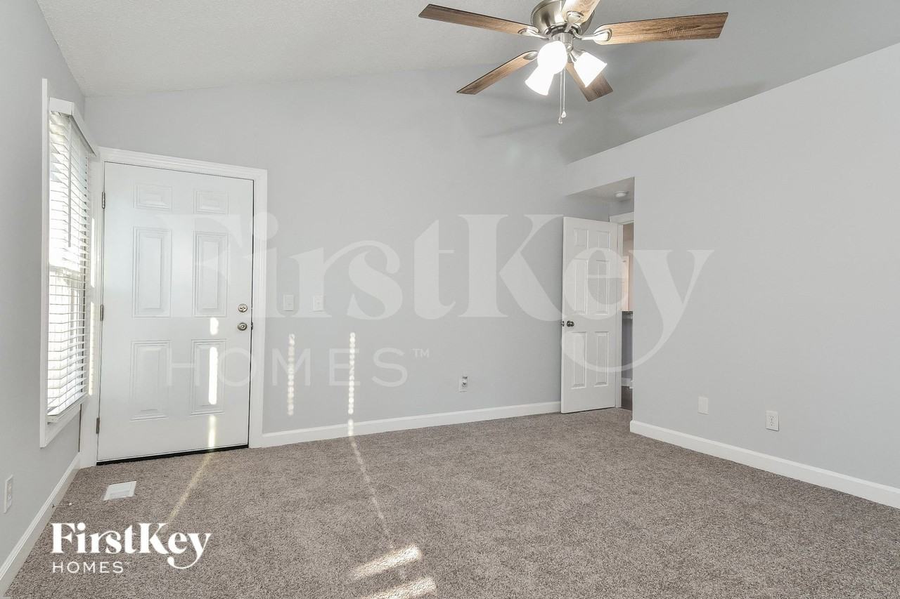 5620 Poplar Hill Ct - Photo 7 of 15