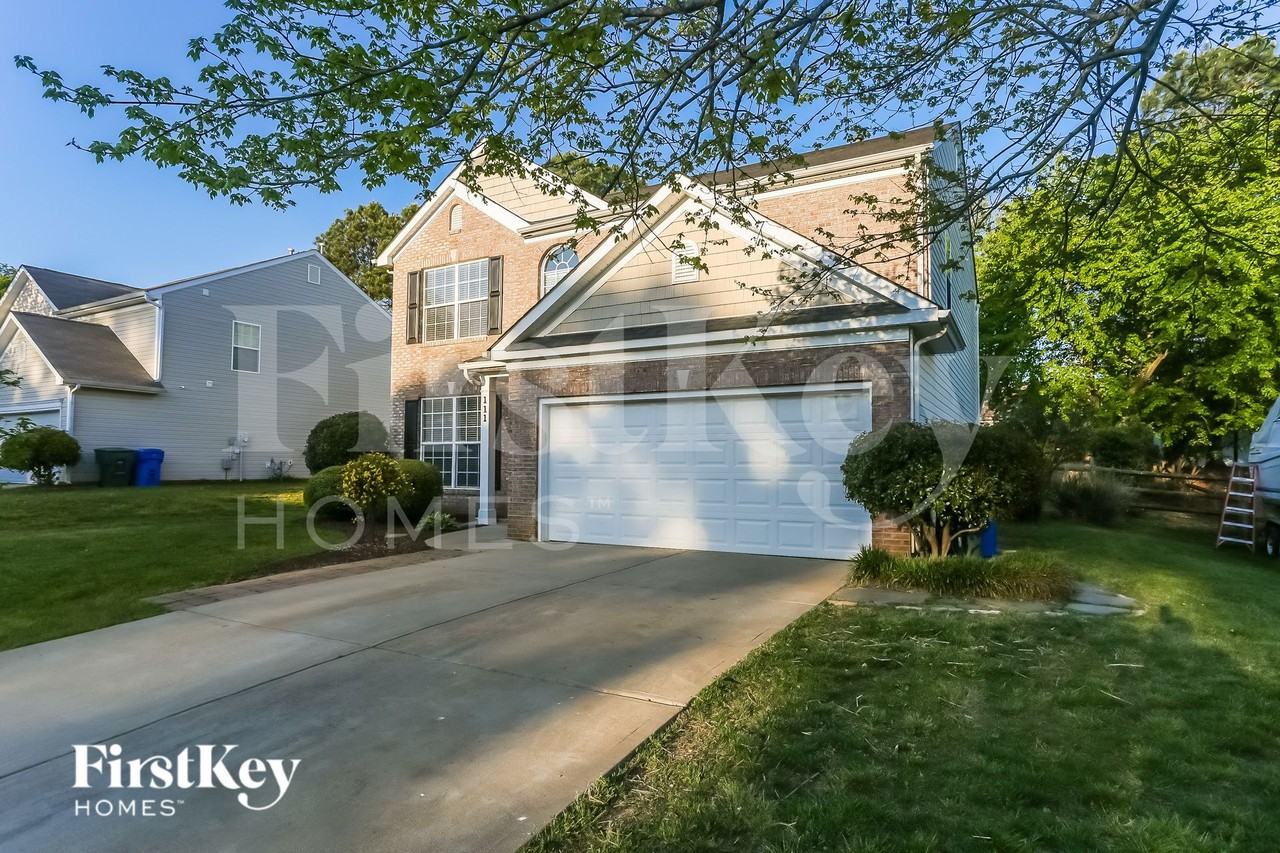 111 Vance Crescent Dr - Photo 2 of 15