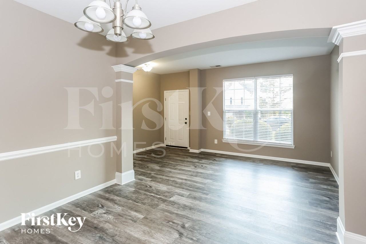 111 Vance Crescent Dr - Photo 5 of 15