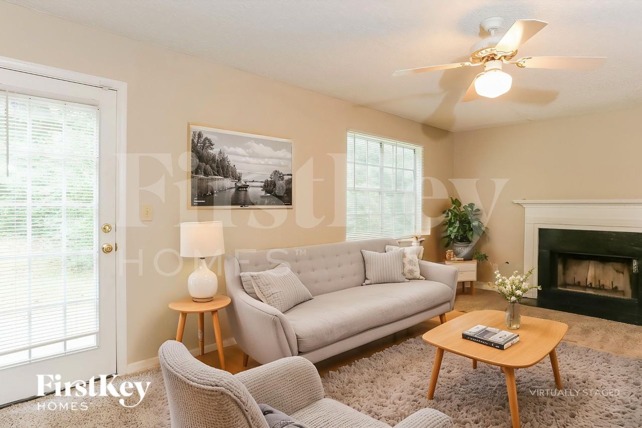 993 Cherry Laurel Dr - Photo 3 of 18