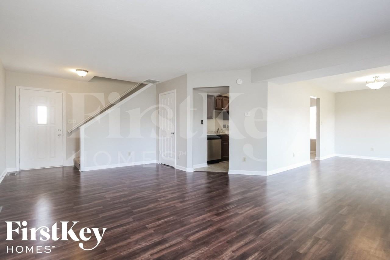 85 Westridge Blvd - Photo 3 of 15
