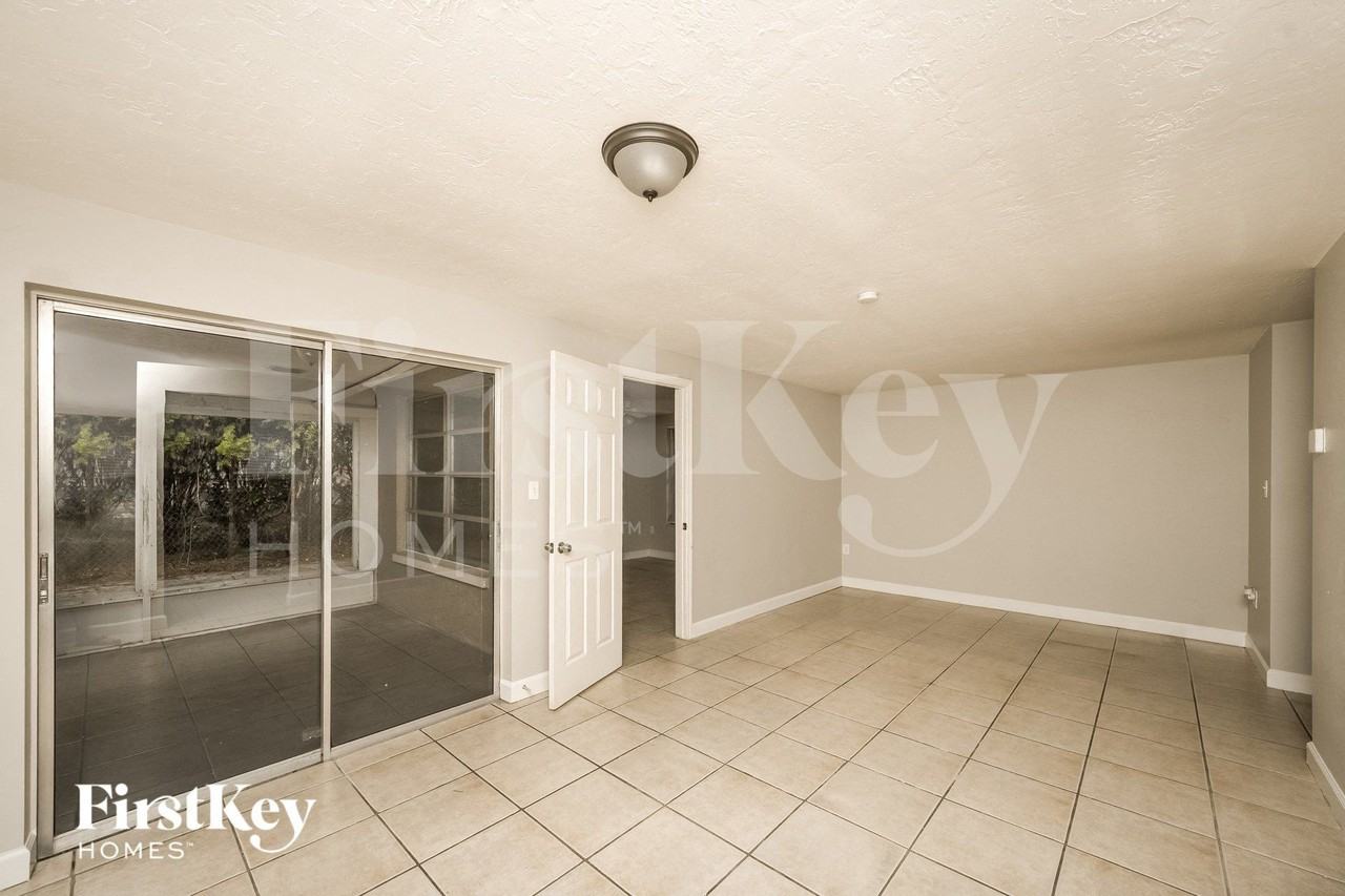 8215 Winthrop Dr - Photo 3 of 16