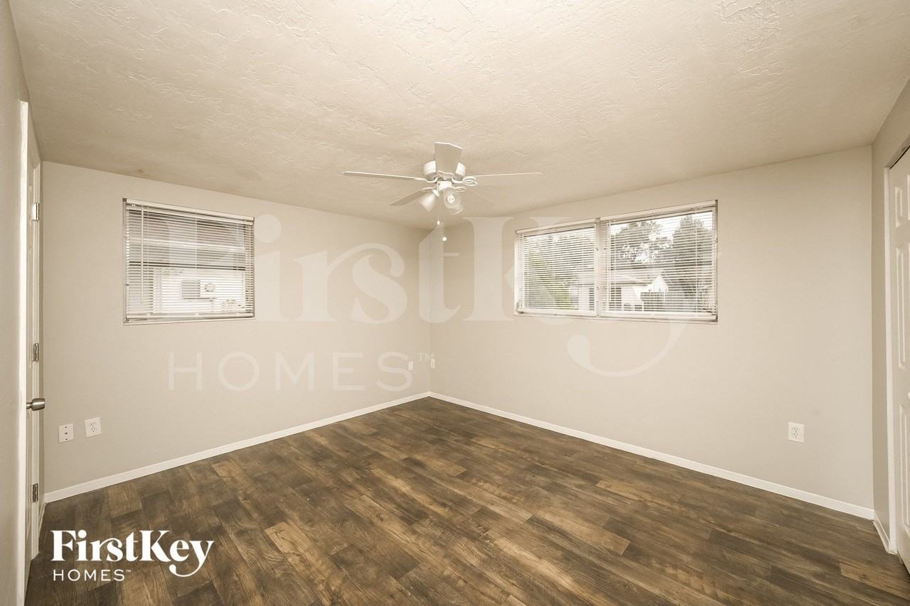8215 Winthrop Dr - Photo 6 of 16
