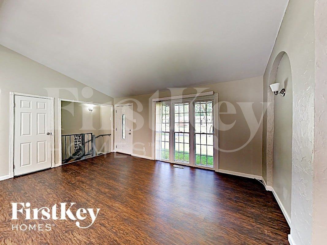 8 Deerpath Dr - Photo 4 of 16