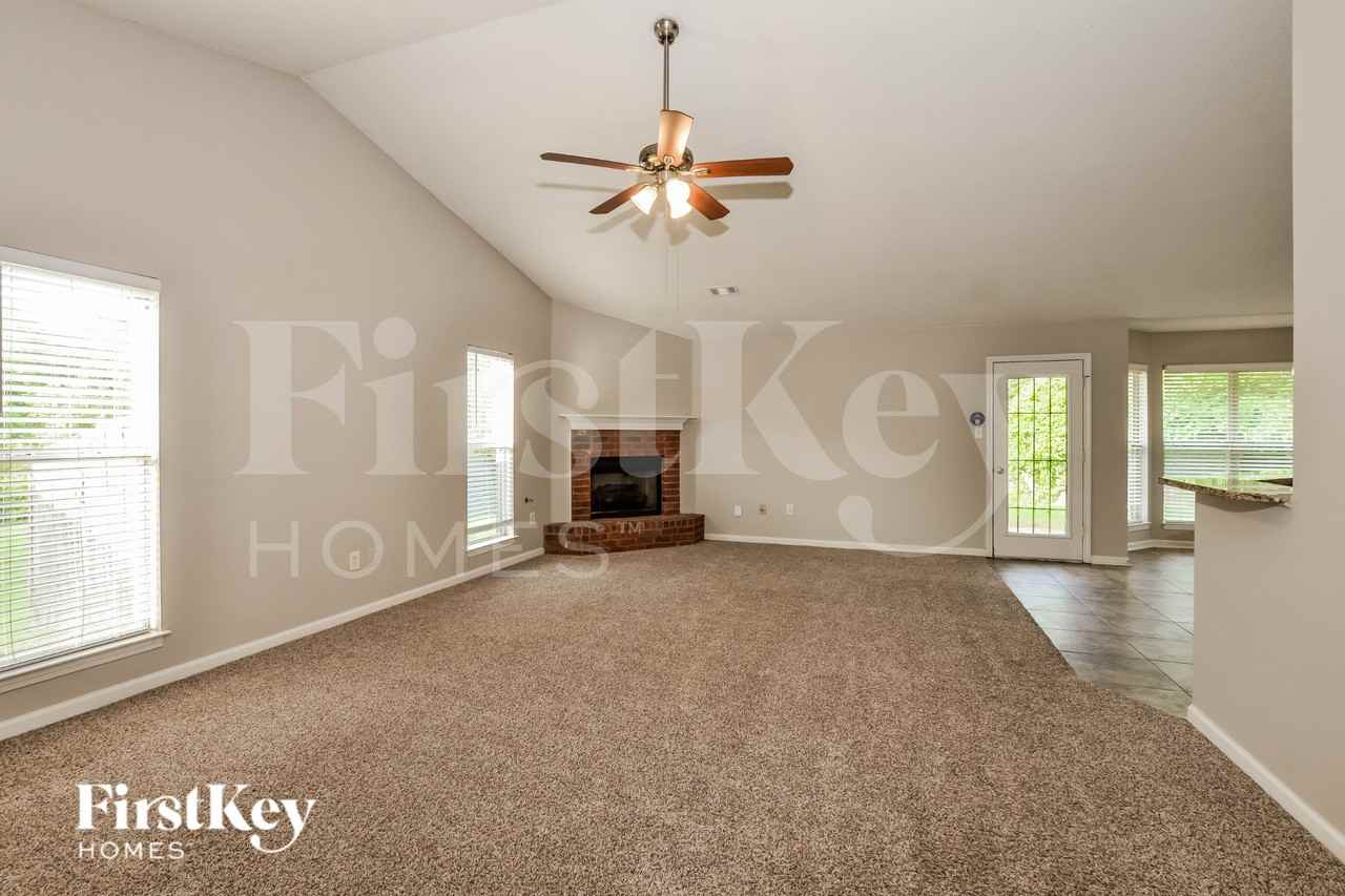 7800 Parkview Cir E - Photo 2 of 19