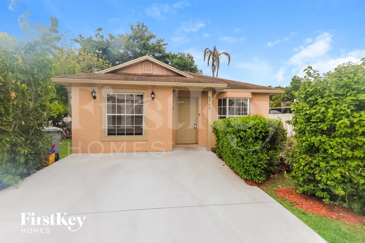 5709 Boynton Cres - Photo 2 of 16