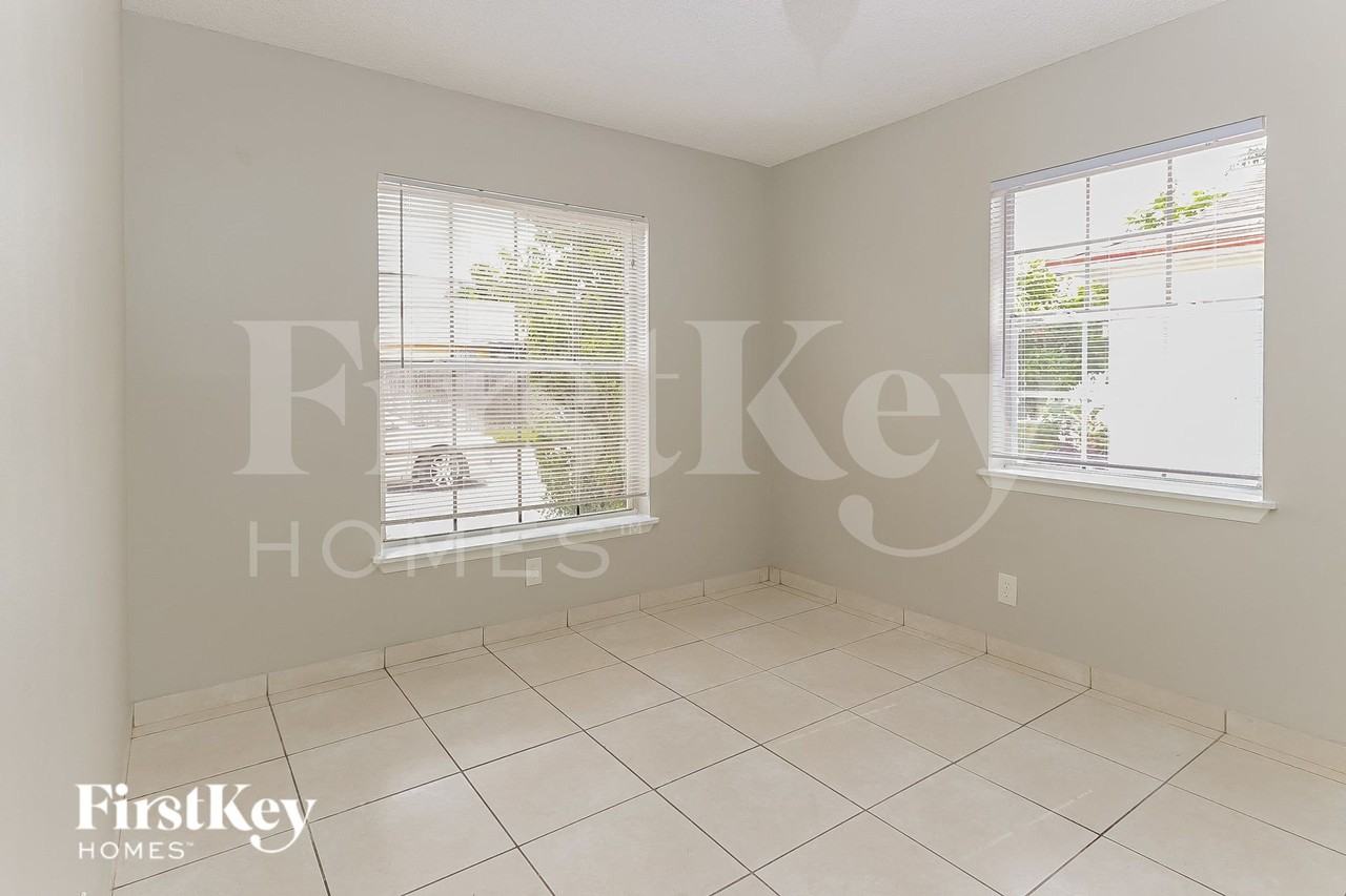 5709 Boynton Cres - Photo 5 of 16