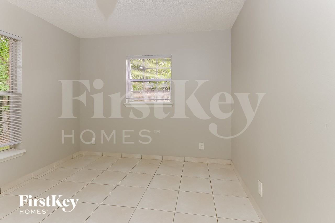 5709 Boynton Cres - Photo 6 of 16