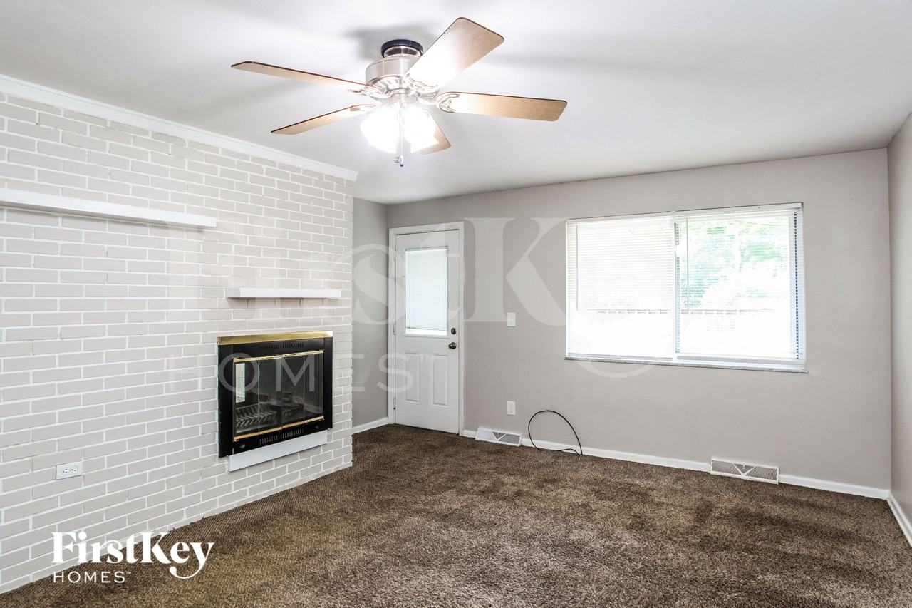 5564 Northland Rd - Photo 3 of 15