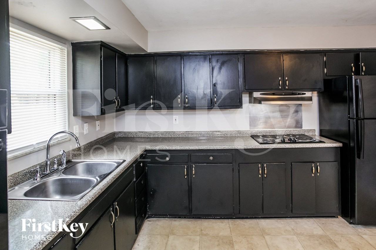 5564 Northland Rd - Photo 5 of 15