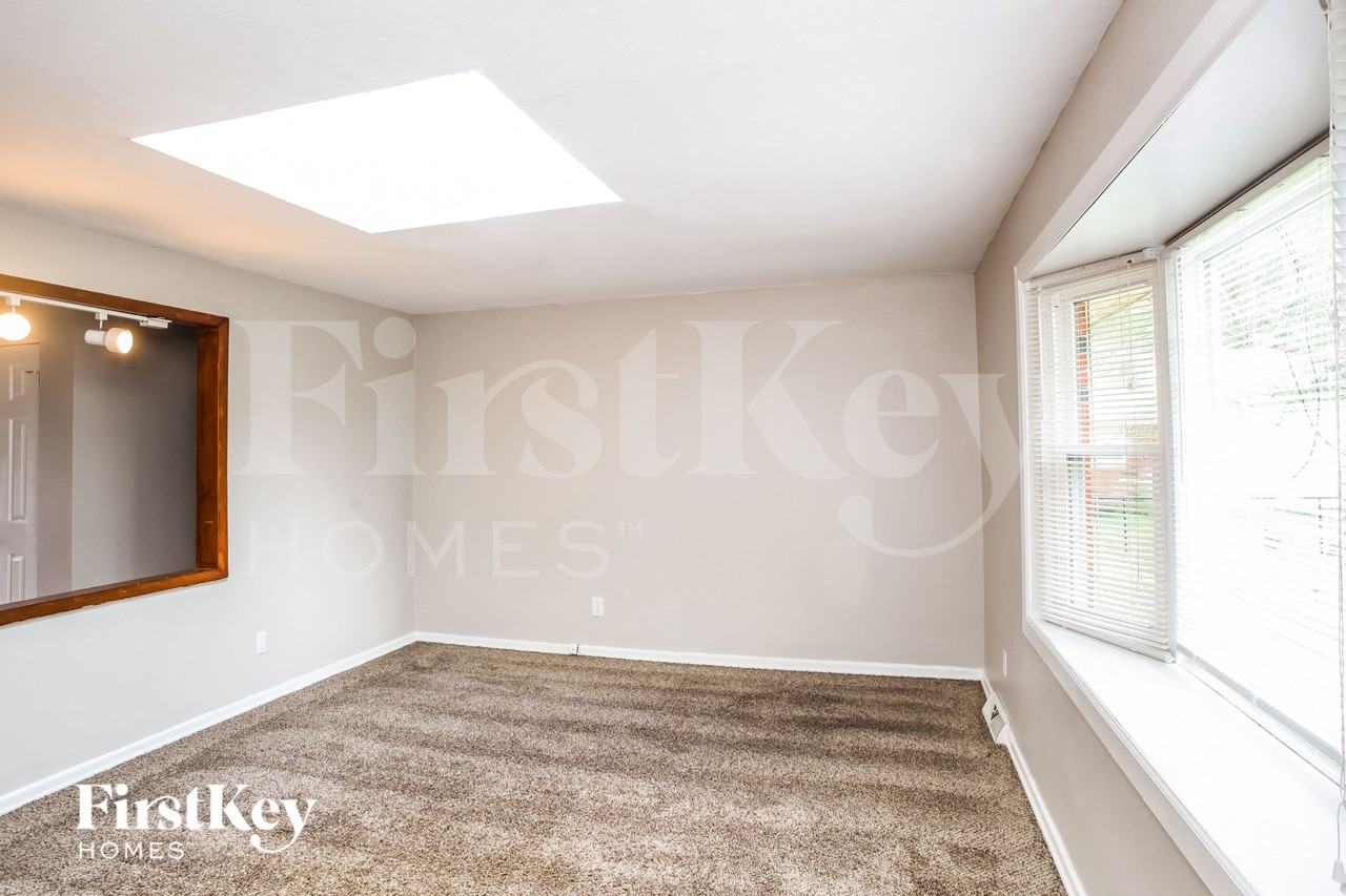 5564 Northland Rd - Photo 7 of 15