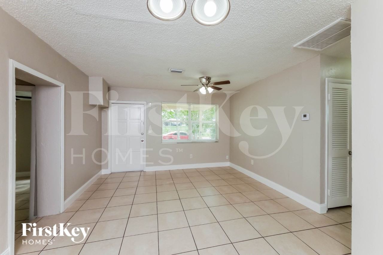 4531 Neave - Photo 2 of 20