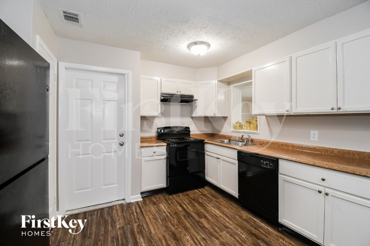 4476 Jade Dr W - Photo 4 of 17
