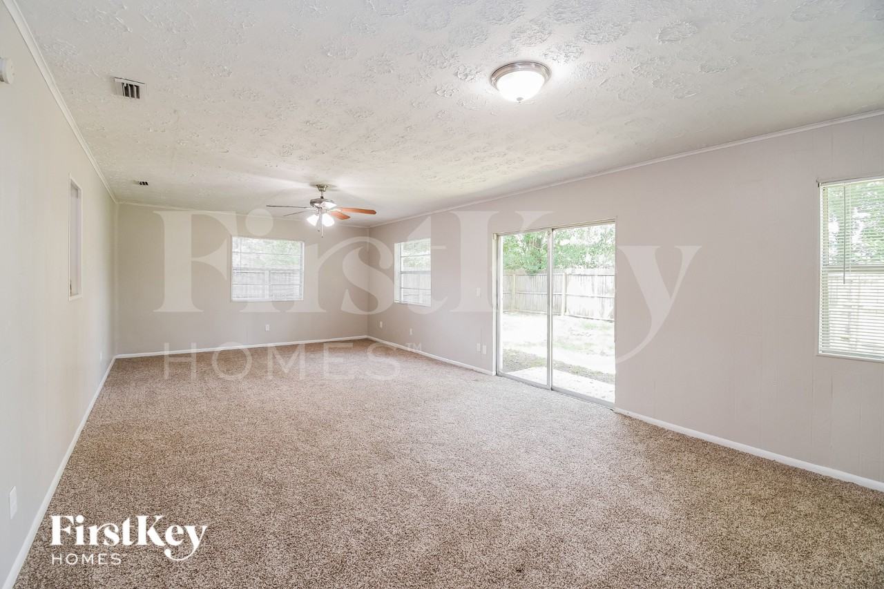 4476 Jade Dr W - Photo 6 of 17