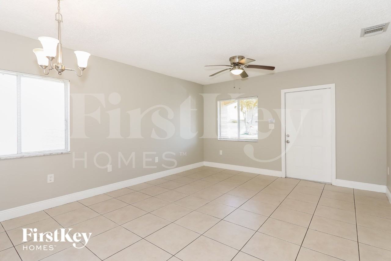 27040 Swcourt - Photo 2 of 16