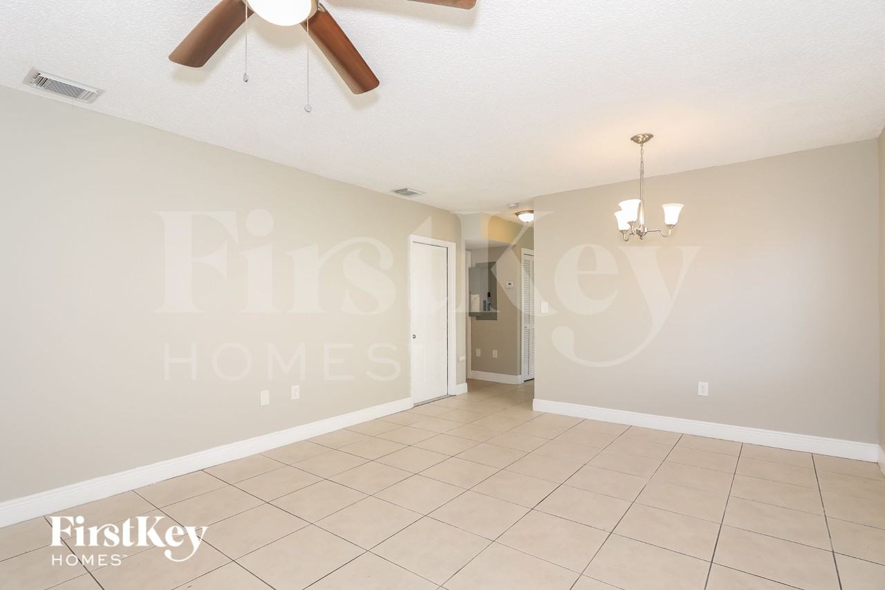 27040 Swcourt - Photo 3 of 16