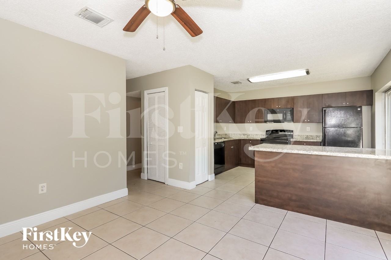 27040 Swcourt - Photo 5 of 16