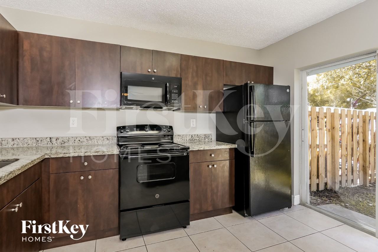 27040 Swcourt - Photo 6 of 16