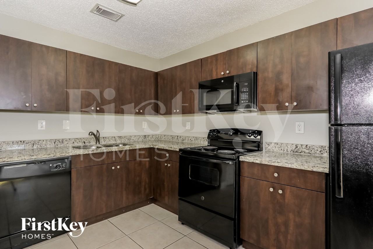 27040 Swcourt - Photo 7 of 16