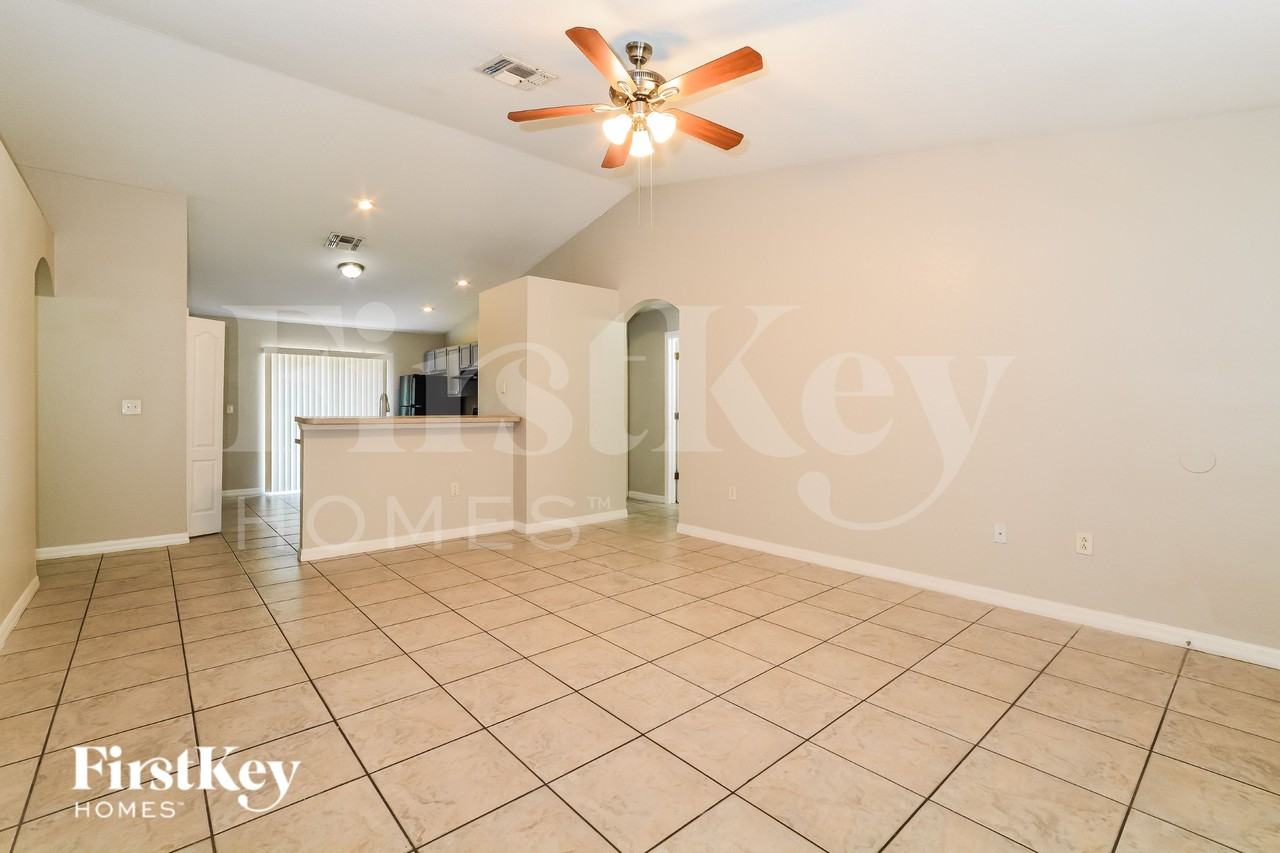 2657 Bentley Dr - Photo 3 of 16
