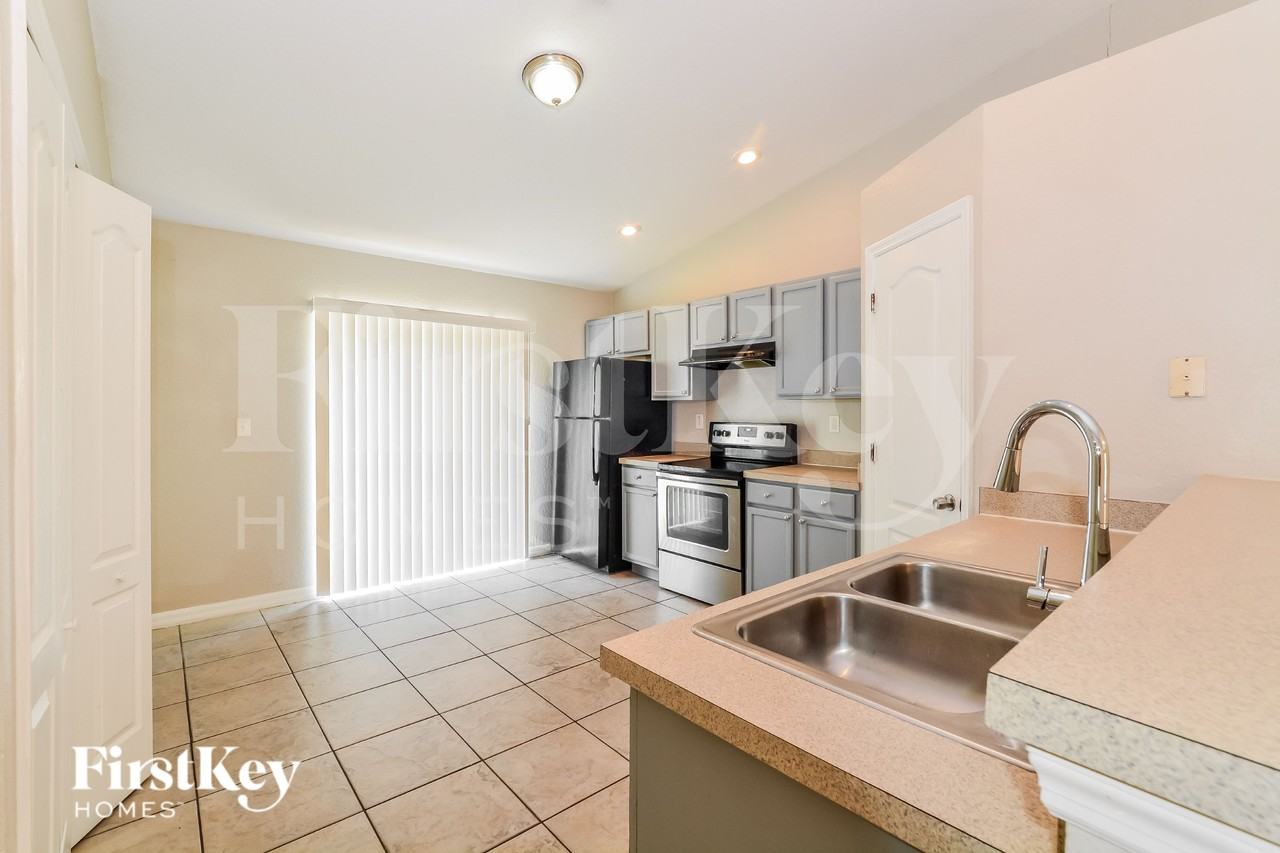 2657 Bentley Dr - Photo 6 of 16