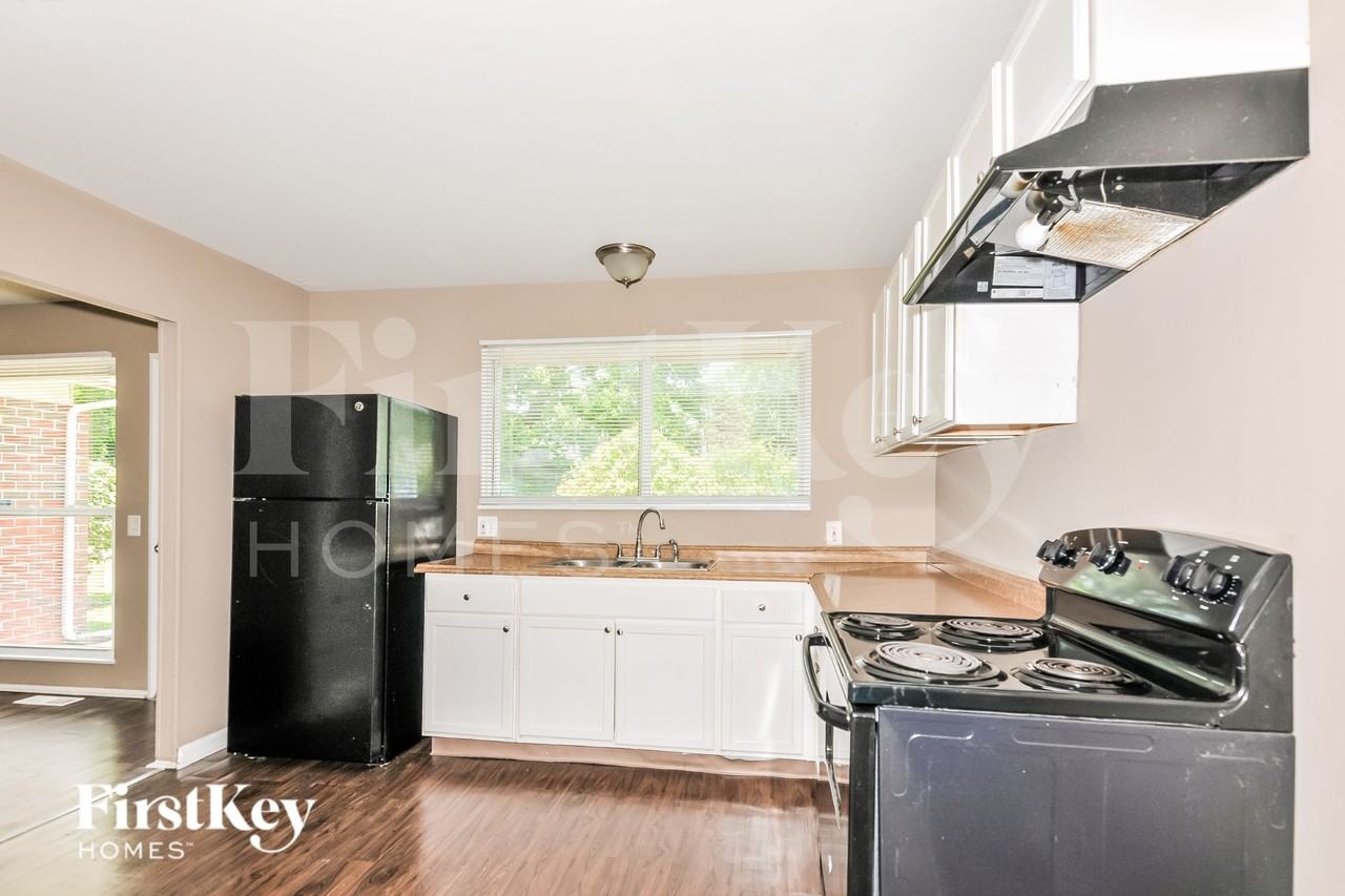 2415 Greenbriar Dr - Photo 5 of 16
