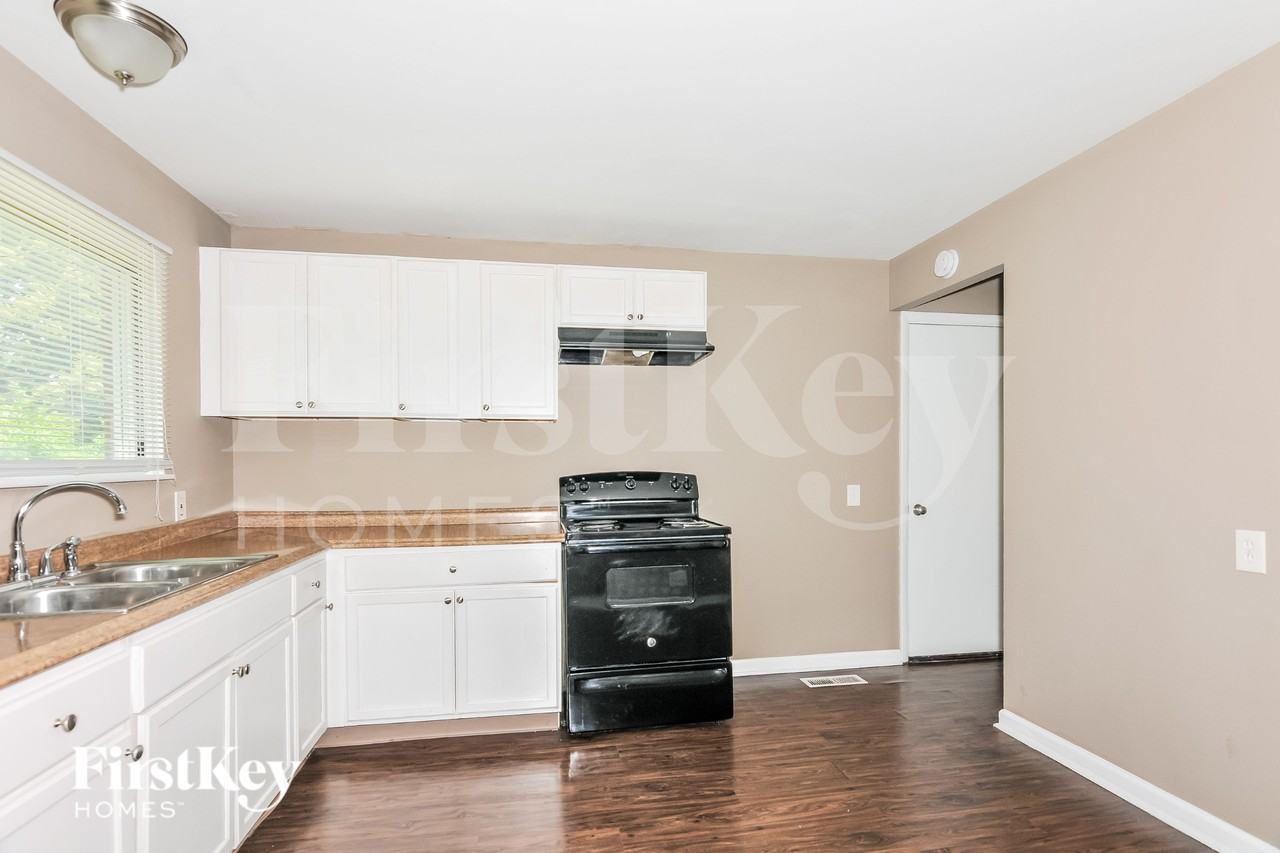 2415 Greenbriar Dr - Photo 6 of 16