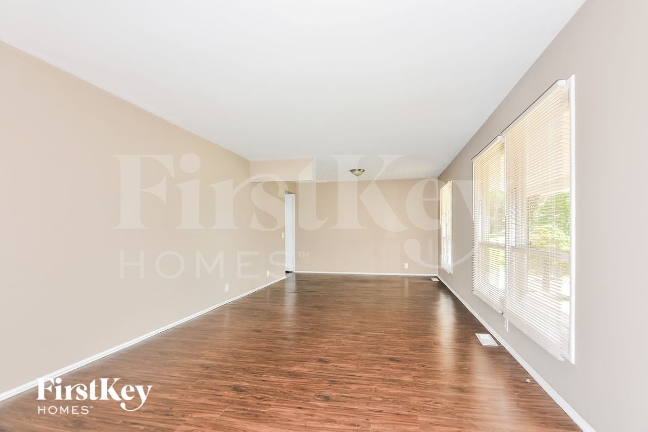2415 Greenbriar Dr - Photo 7 of 16