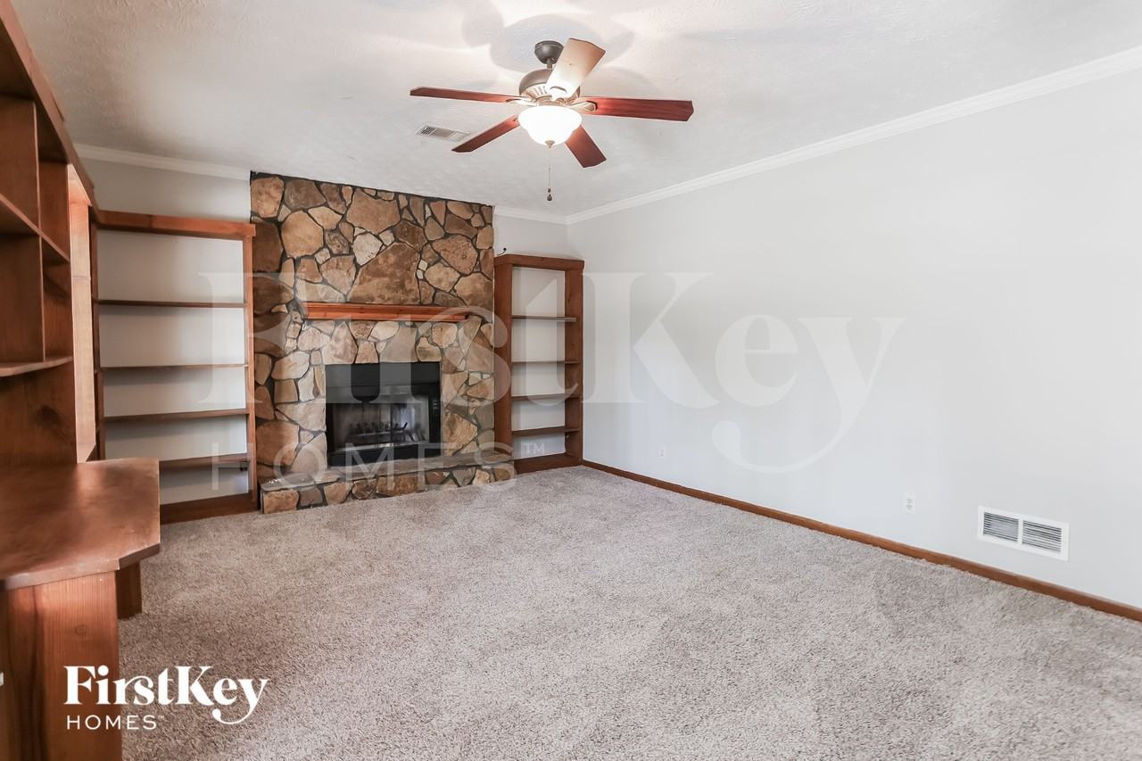 240 Summerwood Ln - Photo 5 of 18