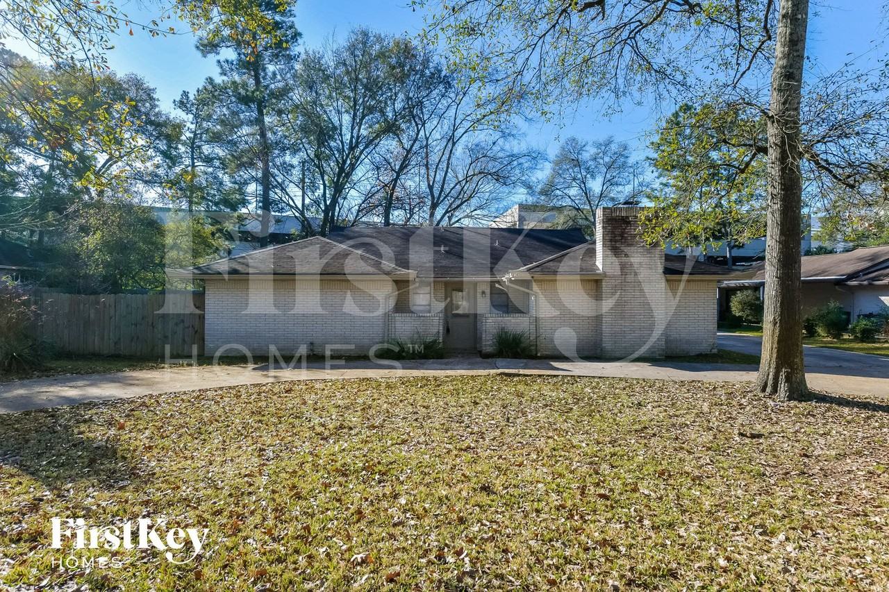 214 Oakwood Dr