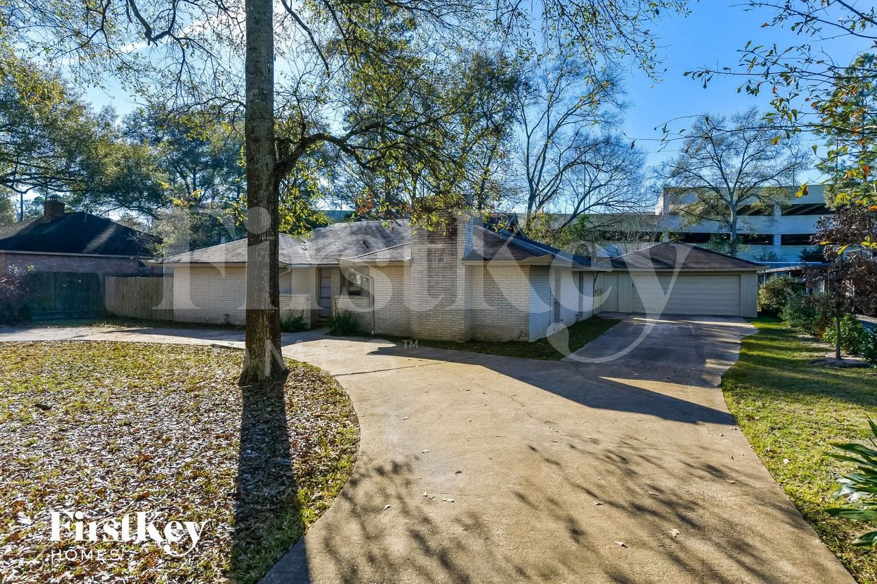 214 Oakwood Dr - Photo 2 of 15