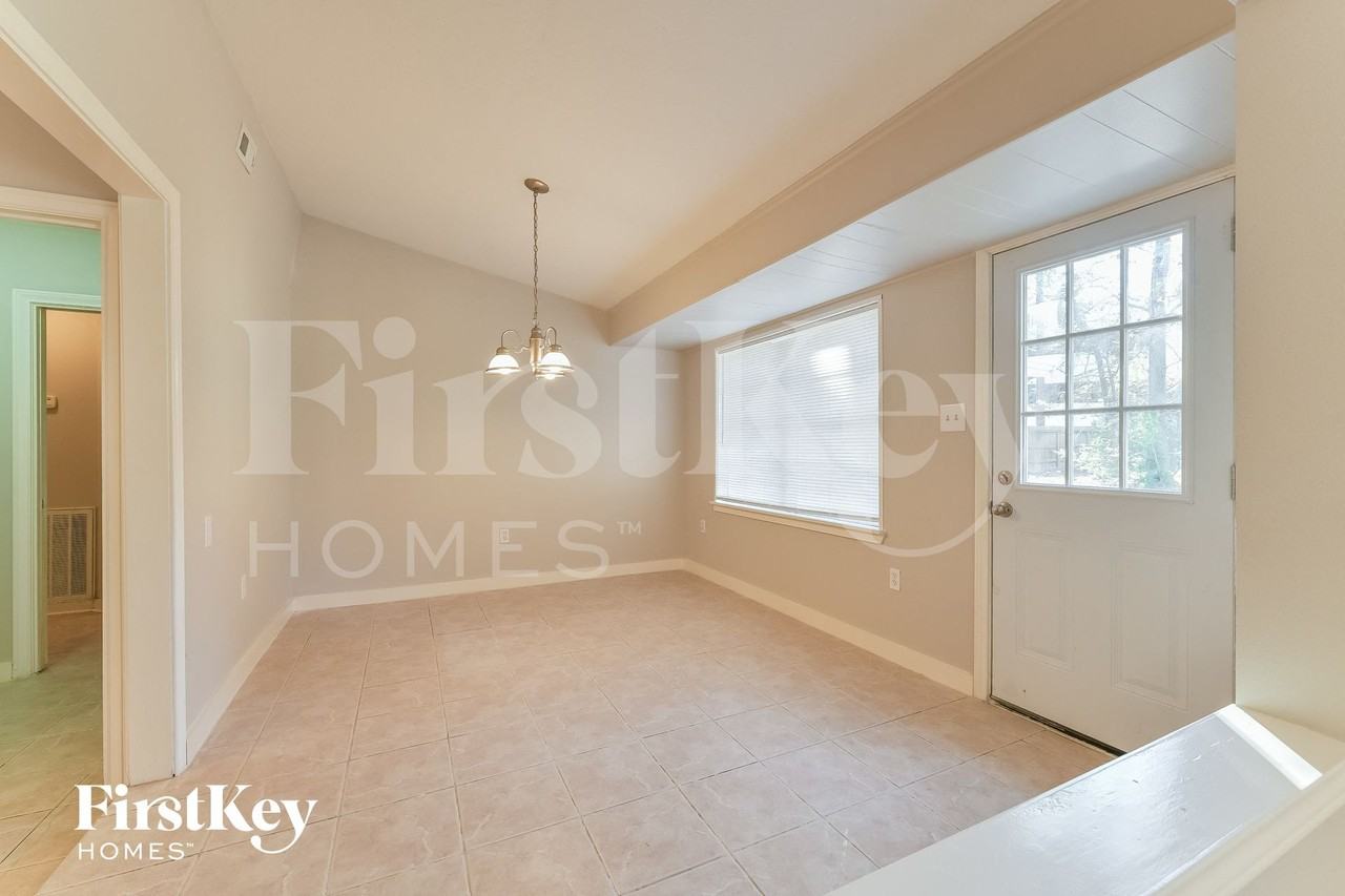 214 Oakwood Dr - Photo 6 of 15
