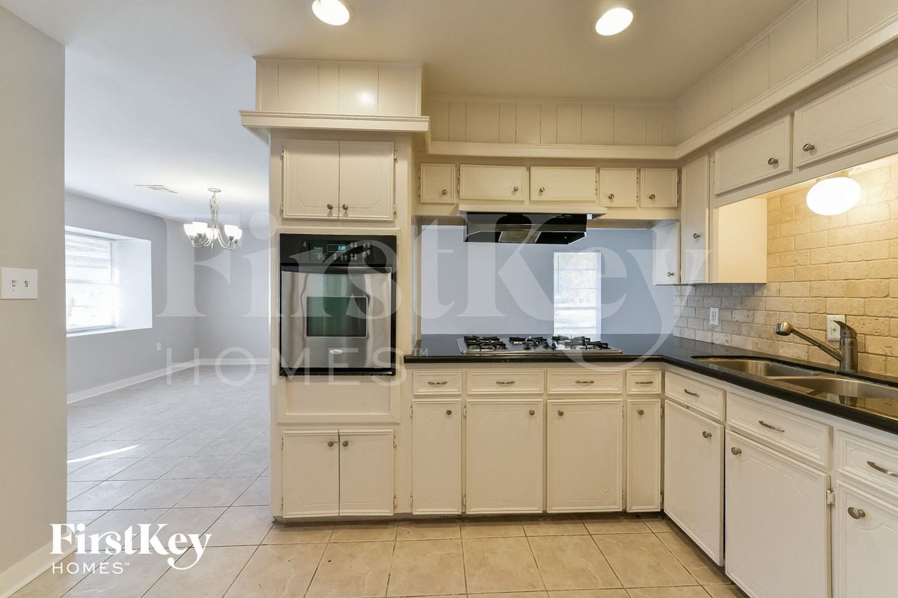 214 Oakwood Dr - Photo 7 of 15