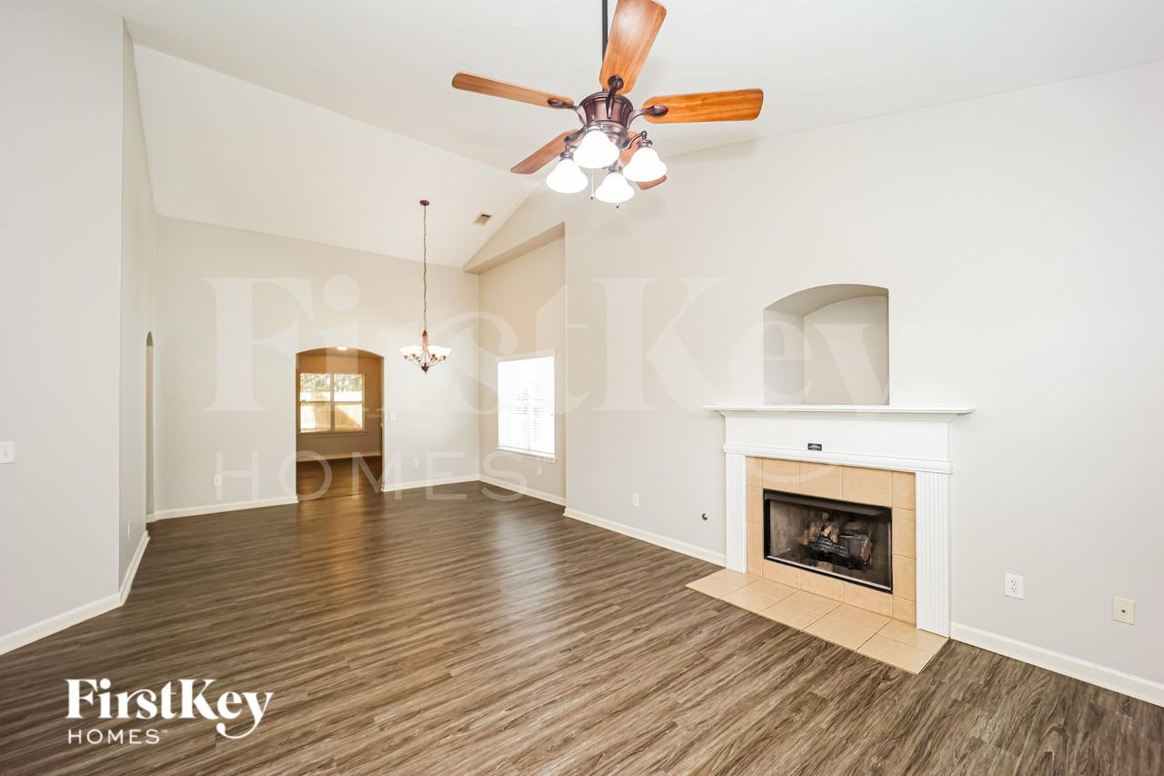 207 Fairgrove Ln - Photo 5 of 19
