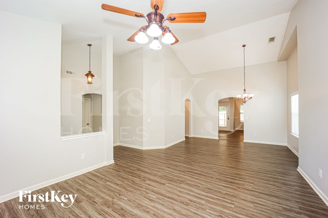207 Fairgrove Ln - Photo 6 of 19