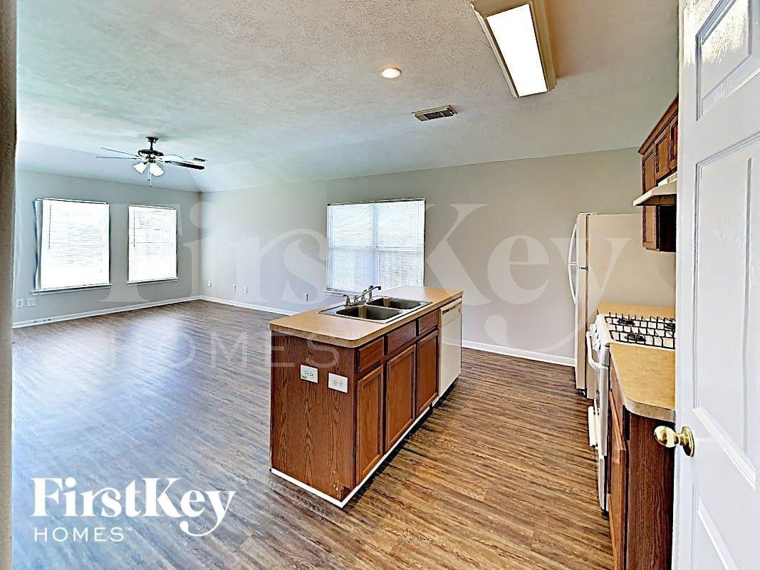 18907 Bressingham Dr - Photo 4 of 13