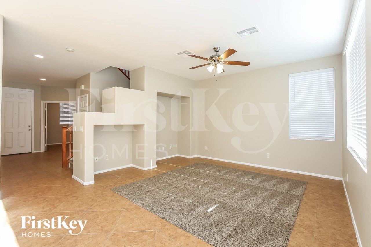 1849 Arch Stone Ave - Photo 3 of 15