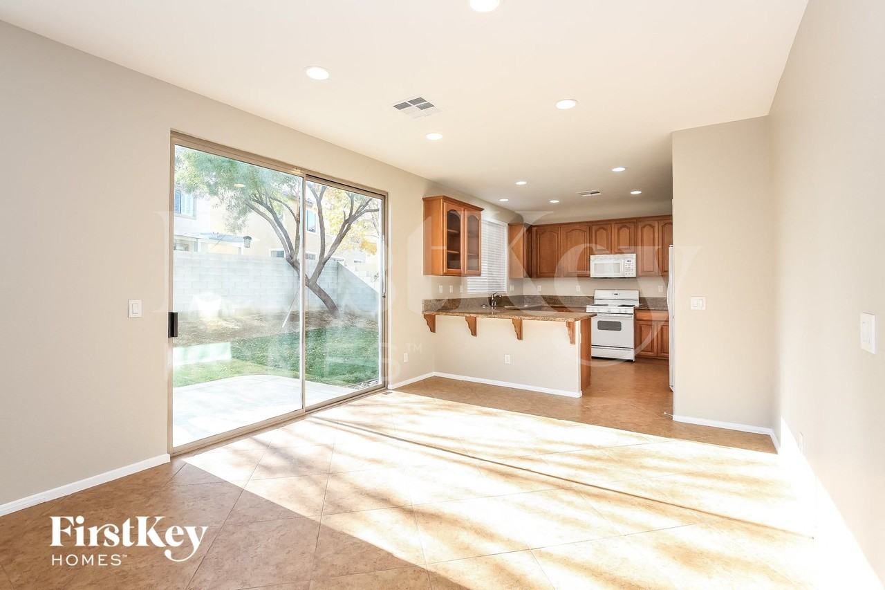 1849 Arch Stone Ave - Photo 4 of 15