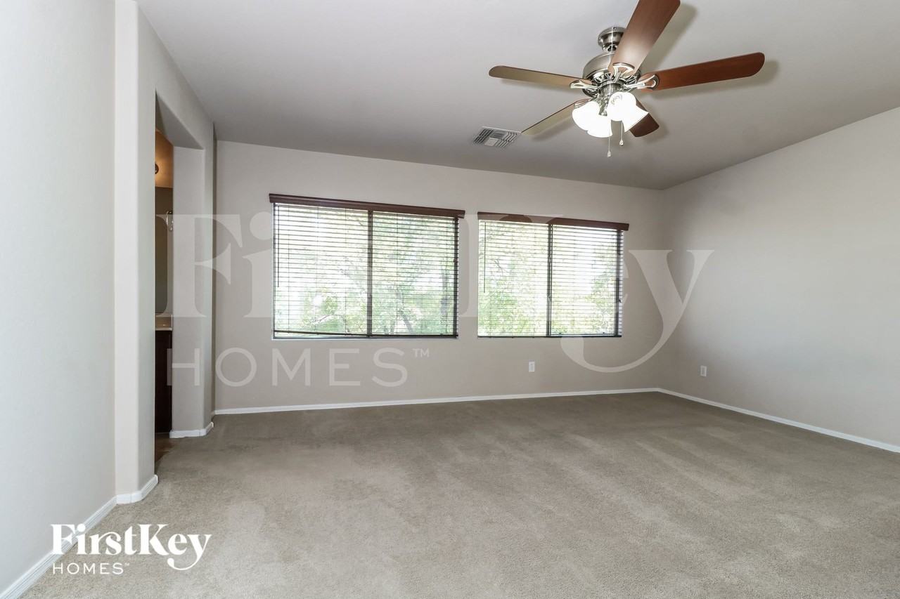 16196 W Hearn Rd - Photo 6 of 15
