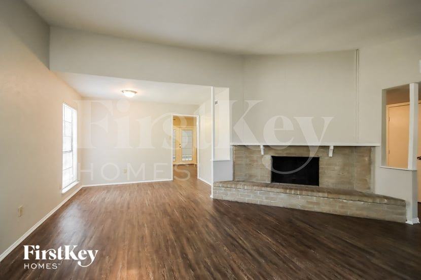 14658 Meyersville Dr - Photo 3 of 15