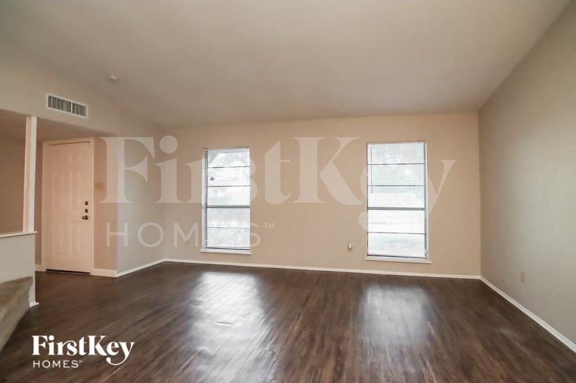 14658 Meyersville Dr - Photo 4 of 15